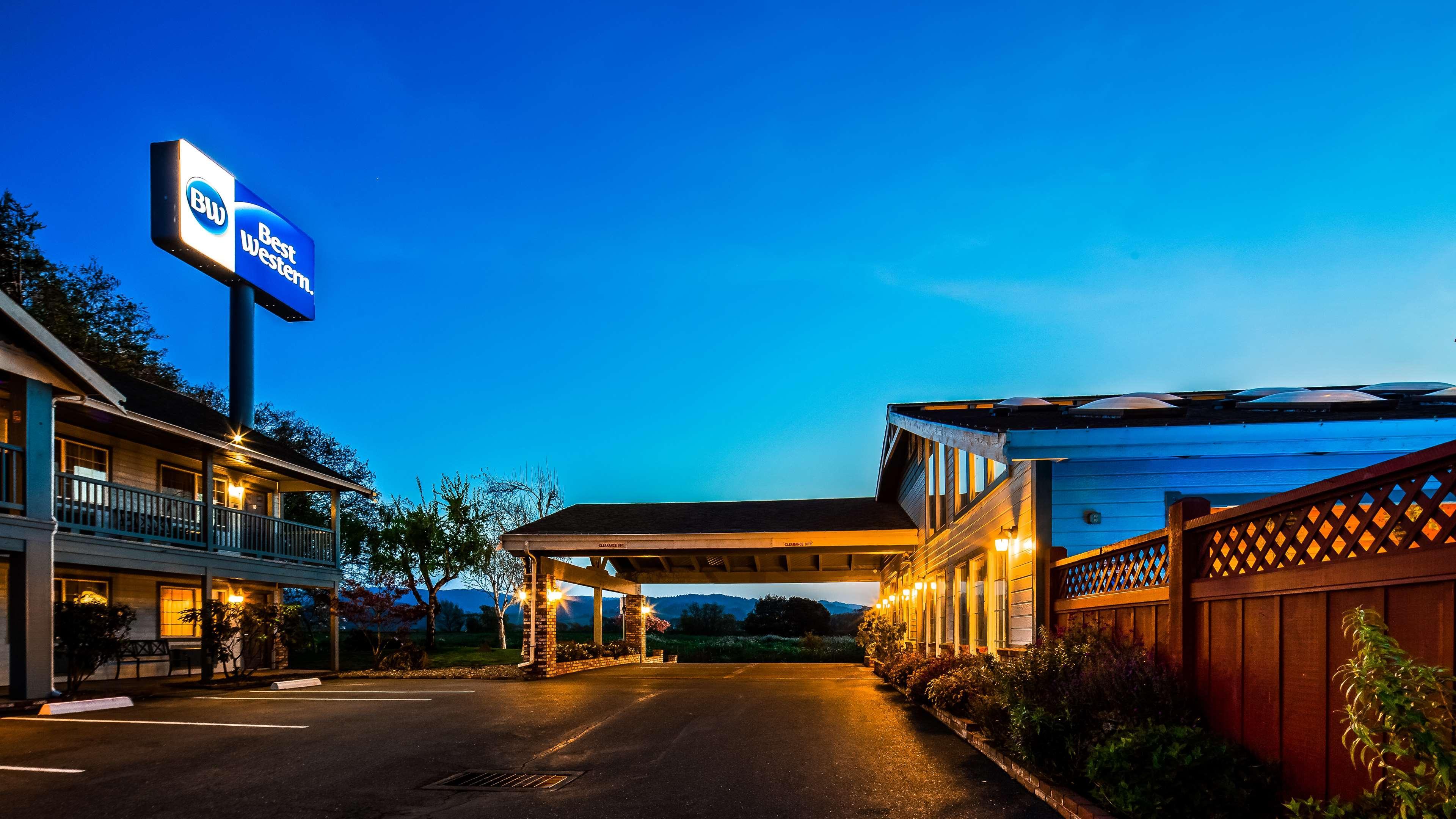 Best Western Country Inn Фортуна Екстер'єр фото